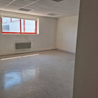 Bureau privé 35 m² 4 postes Location bureau Rue Maurice Prevoteau Reims 51100 - photo 1